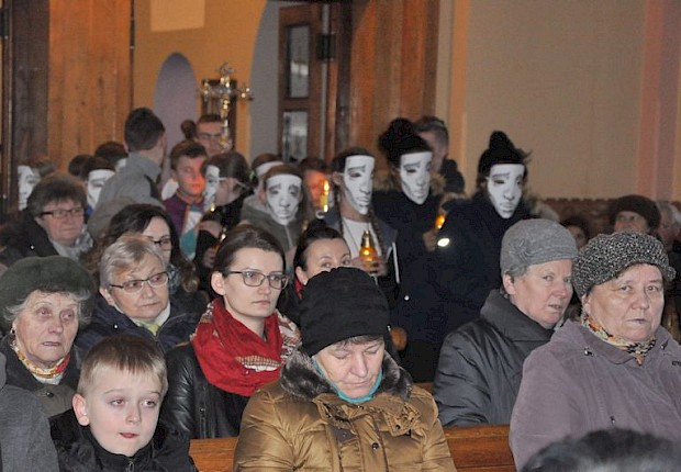 Młodzieżowa doga krzyżowa