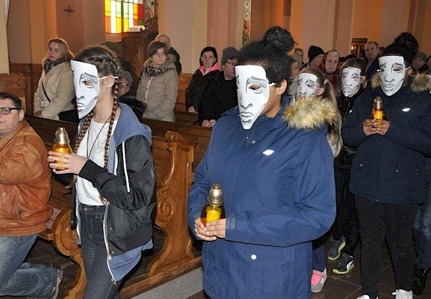 Młodzieżowa doga krzyżowa