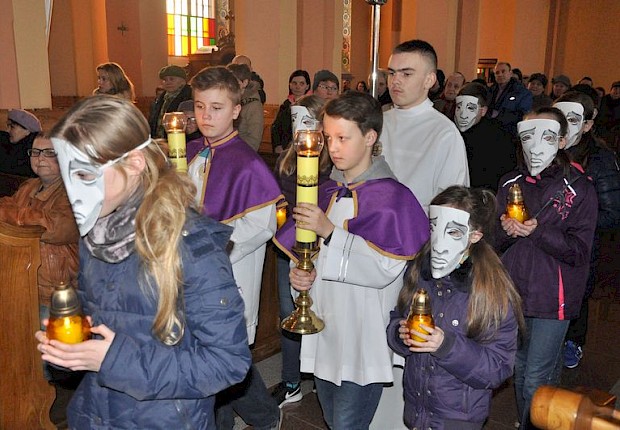 Młodzieżowa doga krzyżowa