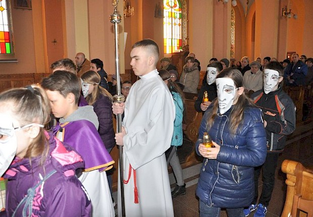 Młodzieżowa doga krzyżowa