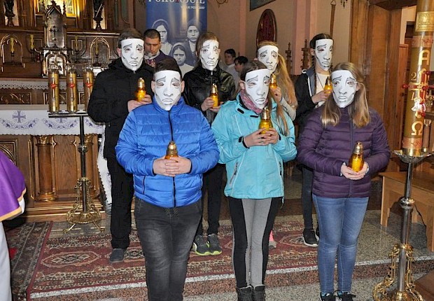 Młodzieżowa doga krzyżowa