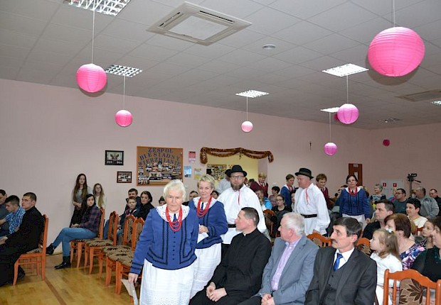 Przedstawienie jasełkowe oraz IV Parafialny Przegląd Kolęd i Pastorałek