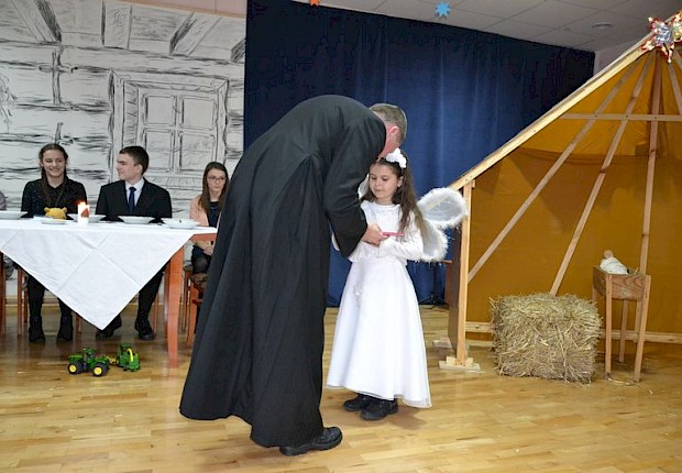 Przedstawienie jasełkowe oraz IV Parafialny Przegląd Kolęd i Pastorałek