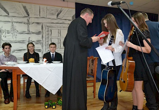 Przedstawienie jasełkowe oraz IV Parafialny Przegląd Kolęd i Pastorałek