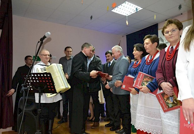 Przedstawienie jasełkowe oraz IV Parafialny Przegląd Kolęd i Pastorałek