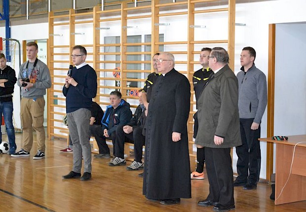 Dekanalny turniej ministrant&oacute;w w piłce halowej