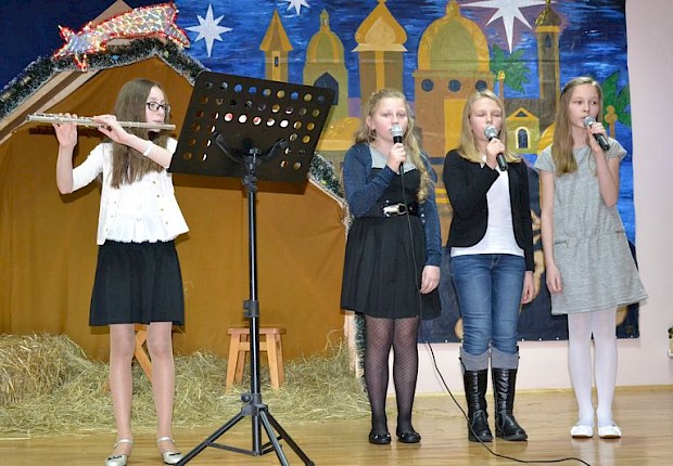 Jasełka i III Parafialny Przegląd Kolęd i Pastorałek