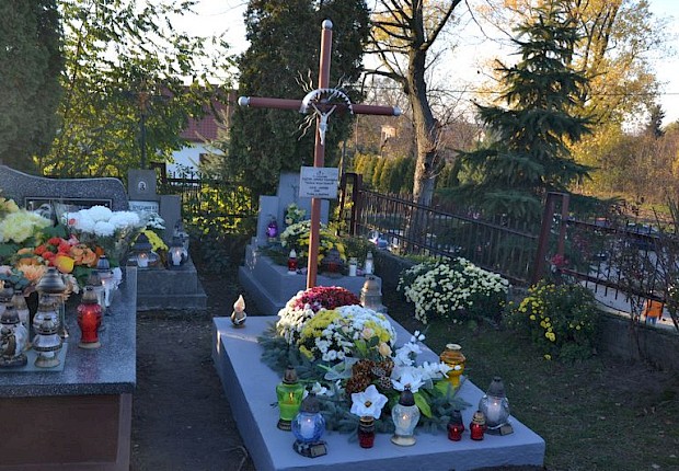 Modlitwa za zmarłych i poświęcenie kapłańskiego grobowca