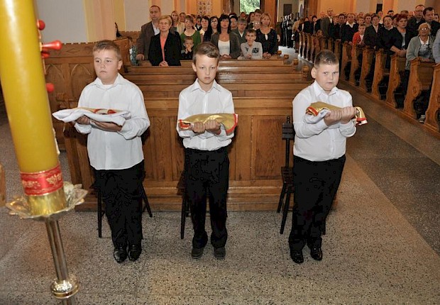 Przyjecie kandydat&oacute;w do posługi ministranta