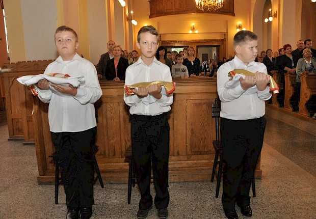 Przyjecie kandydat&oacute;w do posługi ministranta