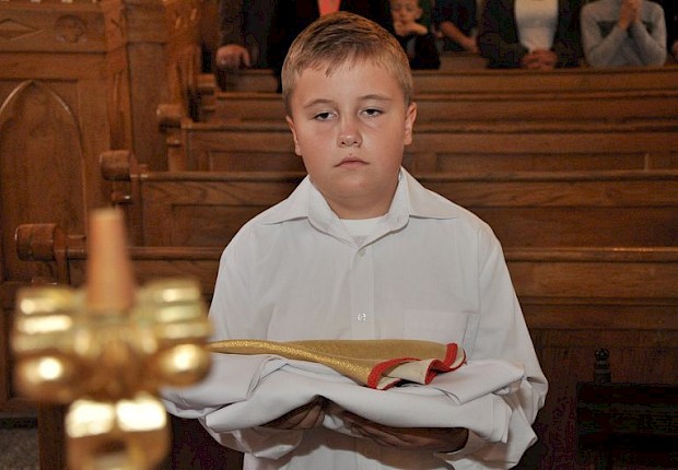 Przyjecie kandydat&oacute;w do posługi ministranta