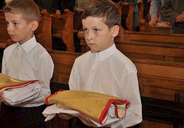 Przyjecie kandydat&oacute;w do posługi ministranta