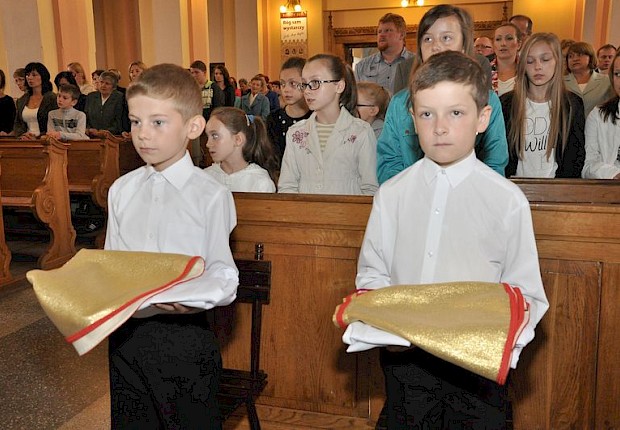 Przyjecie kandydat&oacute;w do posługi ministranta