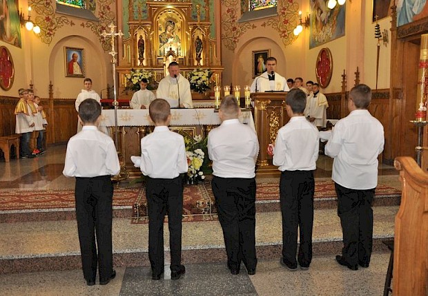 Przyjecie kandydat&oacute;w do posługi ministranta