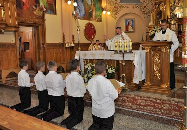 Przyjecie kandydat&oacute;w do posługi ministranta