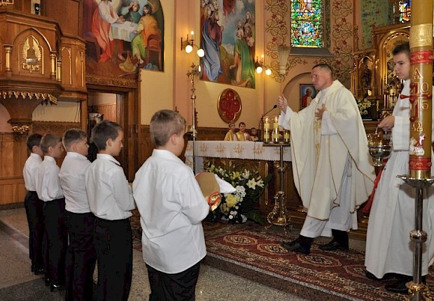 Przyjecie kandydat&oacute;w do posługi ministranta