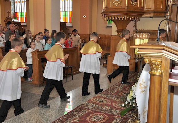 Przyjecie kandydat&oacute;w do posługi ministranta