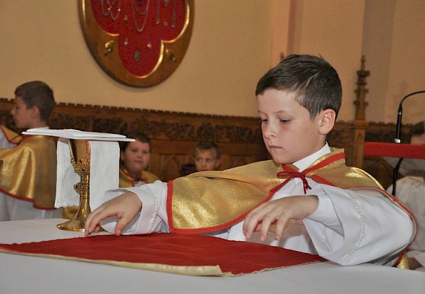 Przyjecie kandydat&oacute;w do posługi ministranta
