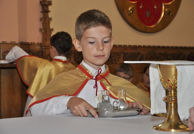 Przyjecie kandydat&oacute;w do posługi ministranta