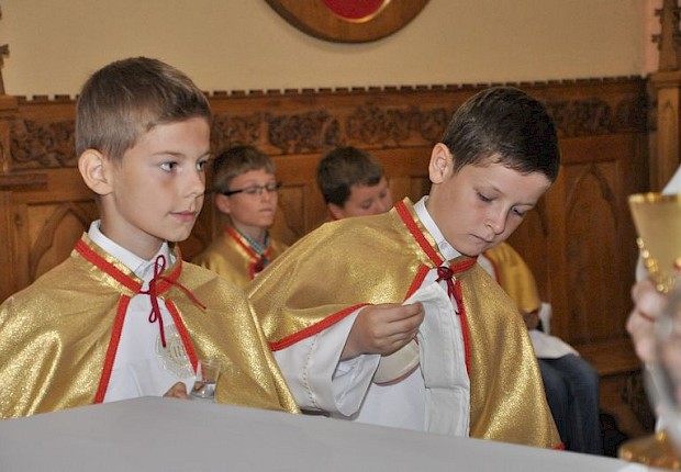 Przyjecie kandydat&oacute;w do posługi ministranta