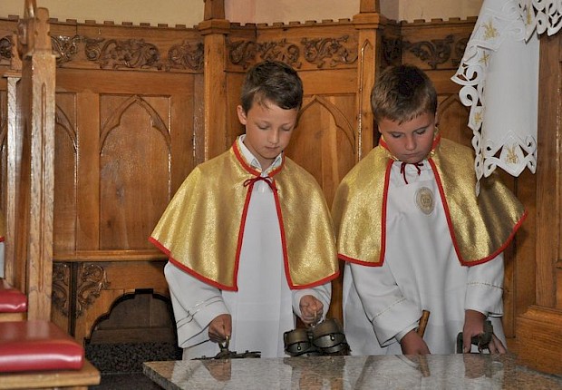 Przyjecie kandydat&oacute;w do posługi ministranta