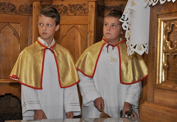 Przyjecie kandydat&oacute;w do posługi ministranta