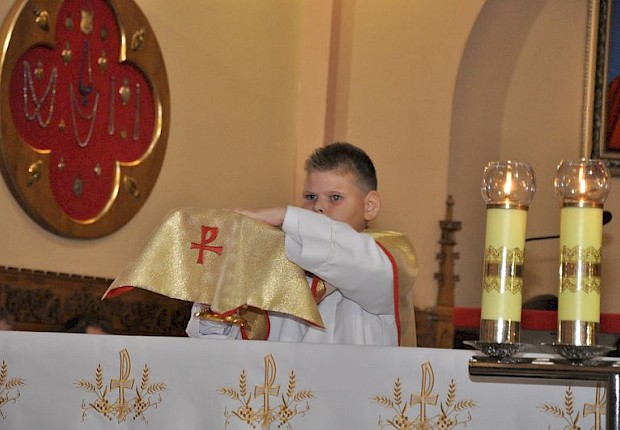 Przyjecie kandydat&oacute;w do posługi ministranta
