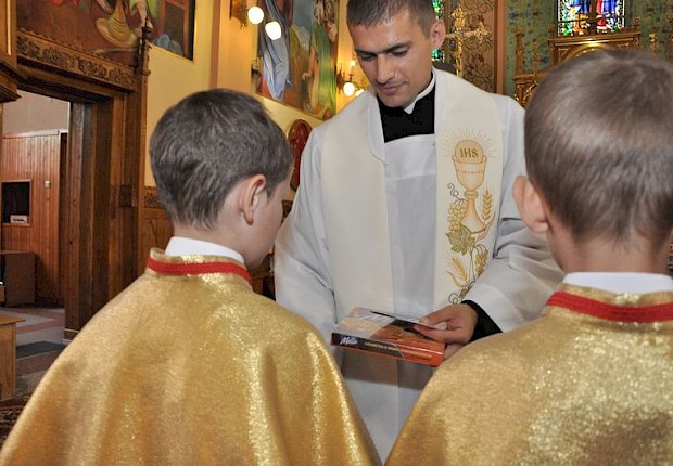 Przyjecie kandydat&oacute;w do posługi ministranta