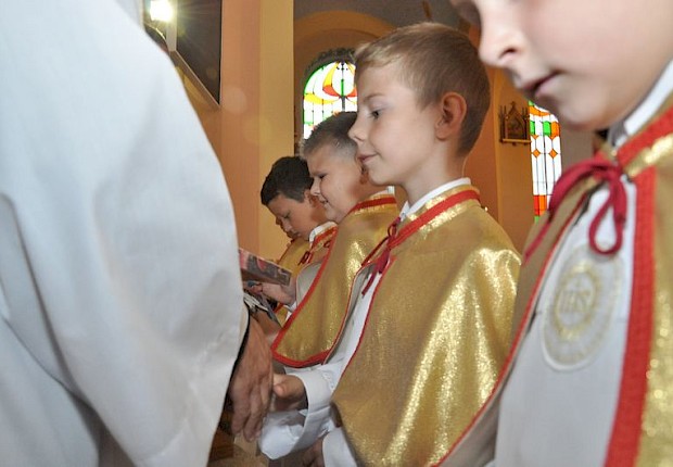 Przyjecie kandydat&oacute;w do posługi ministranta