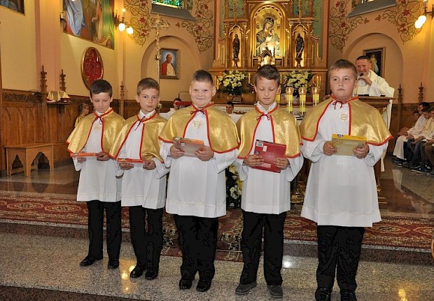 Przyjecie kandydat&oacute;w do posługi ministranta