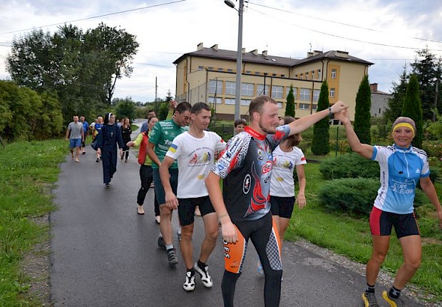 Pielgrzymka rowerowa o pok&oacute;j na Ukrainie: Zarwanica - Częstochowa