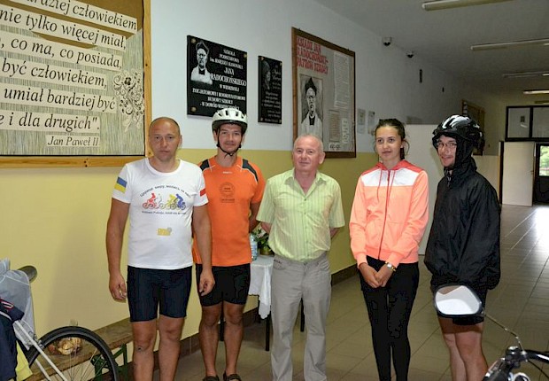 Pielgrzymka rowerowa o pok&oacute;j na Ukrainie: Zarwanica - Częstochowa