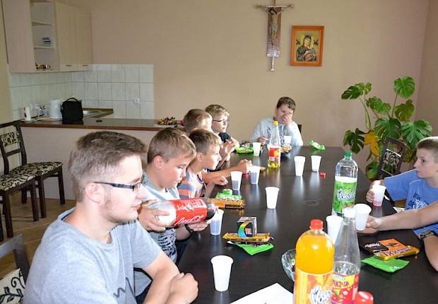 Parafialny turniej liturgicznej służby ołtarza w piłkarzyki ręczne