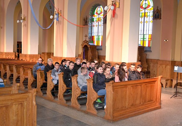 Rekolekcje wielkopostne dla Zespołu Szk&oacute;ł w Wierzbnej