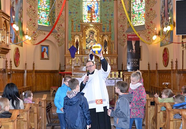 Rekolekcje wielkopostne dla Zespołu Szk&oacute;ł w Wierzbnej