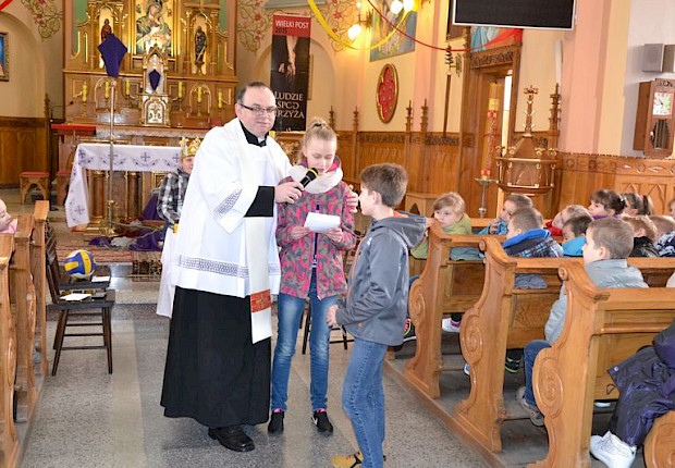 Rekolekcje wielkopostne dla Zespołu Szk&oacute;ł w Wierzbnej