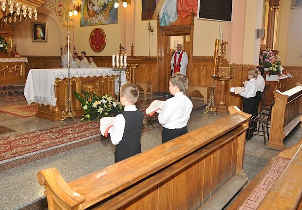 Przyjęcie kandydat&oacute;w na ministrant&oacute;w