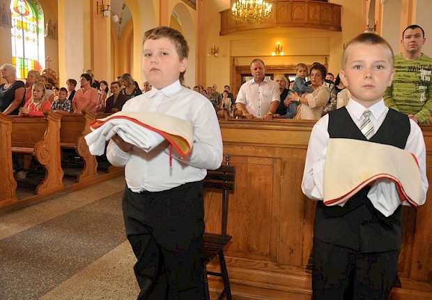 Przyjęcie kandydat&oacute;w na ministrant&oacute;w