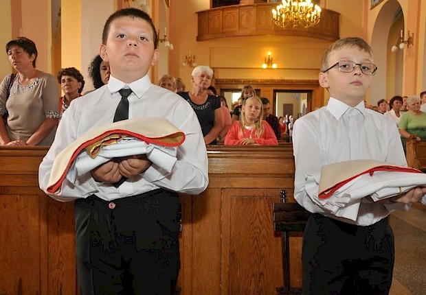 Przyjęcie kandydat&oacute;w na ministrant&oacute;w