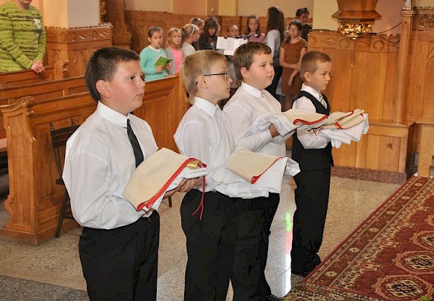 Przyjęcie kandydat&oacute;w na ministrant&oacute;w