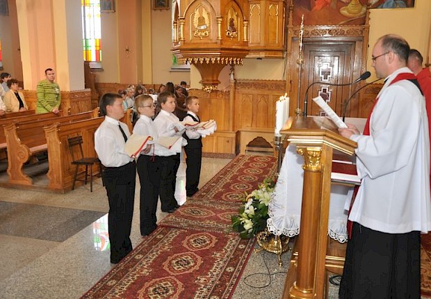 Przyjęcie kandydat&oacute;w na ministrant&oacute;w