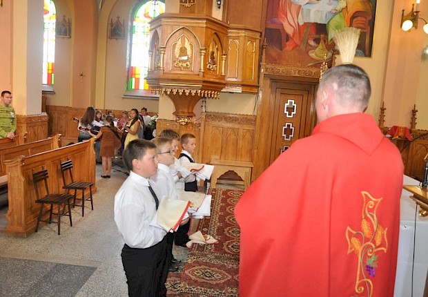 Przyjęcie kandydat&oacute;w na ministrant&oacute;w