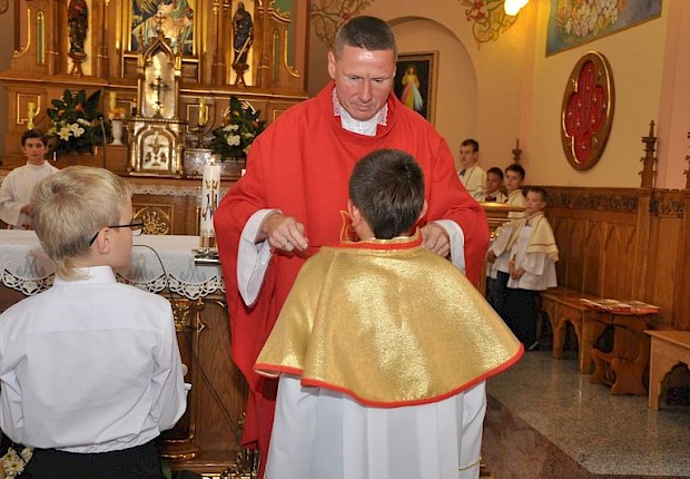 Przyjęcie kandydat&oacute;w na ministrant&oacute;w
