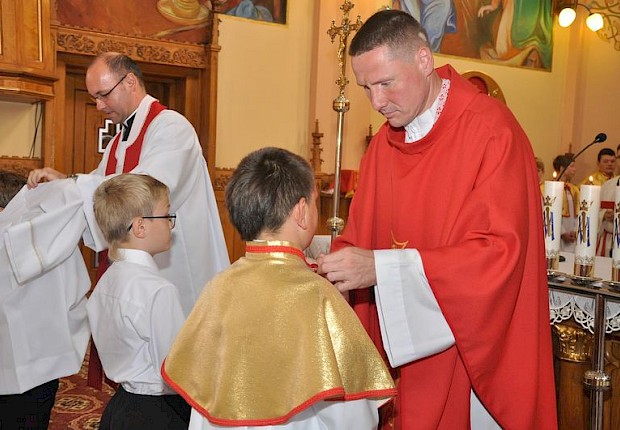 Przyjęcie kandydat&oacute;w na ministrant&oacute;w