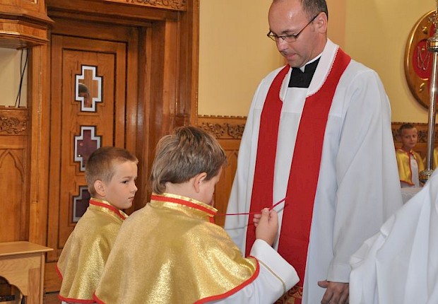 Przyjęcie kandydat&oacute;w na ministrant&oacute;w