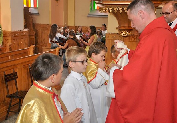 Przyjęcie kandydat&oacute;w na ministrant&oacute;w