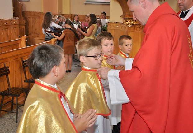 Przyjęcie kandydat&oacute;w na ministrant&oacute;w