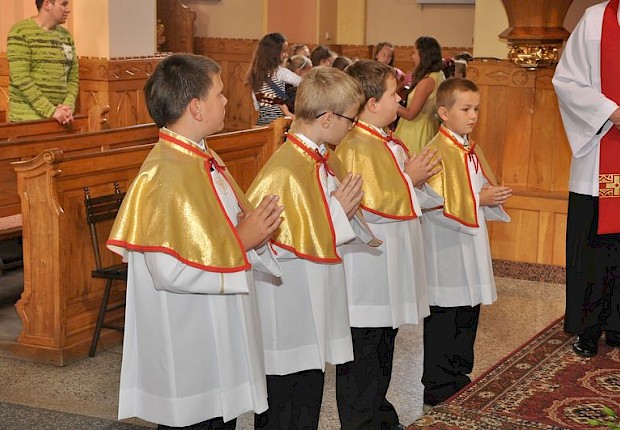 Przyjęcie kandydat&oacute;w na ministrant&oacute;w