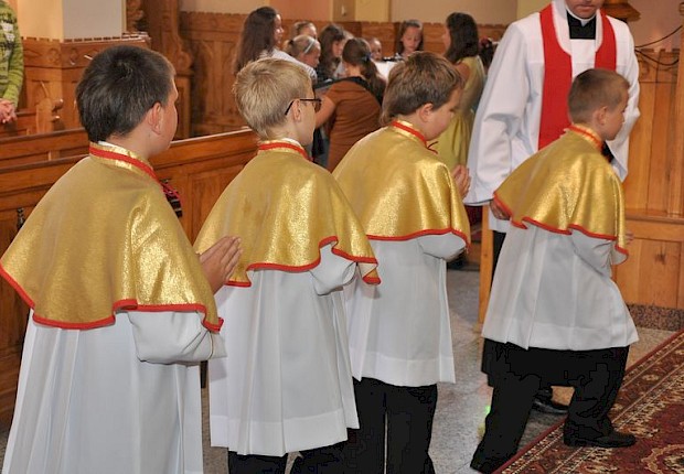 Przyjęcie kandydat&oacute;w na ministrant&oacute;w