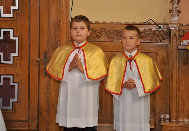 Przyjęcie kandydat&oacute;w na ministrant&oacute;w